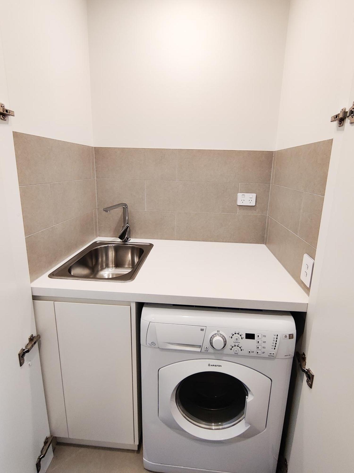Hamptons Style 2br & Kid W View In Olympic Park Apartment Sydney