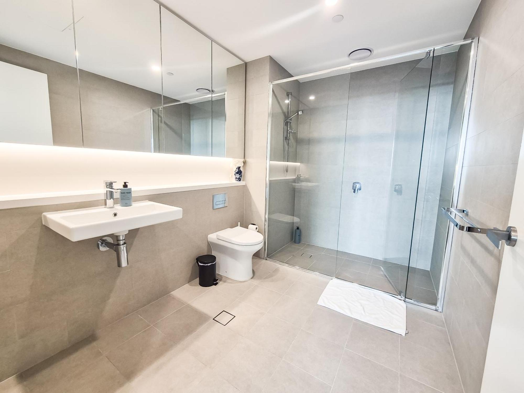 Apartment Hamptons Style 2br & Kid W View In Olympic Park Sydney