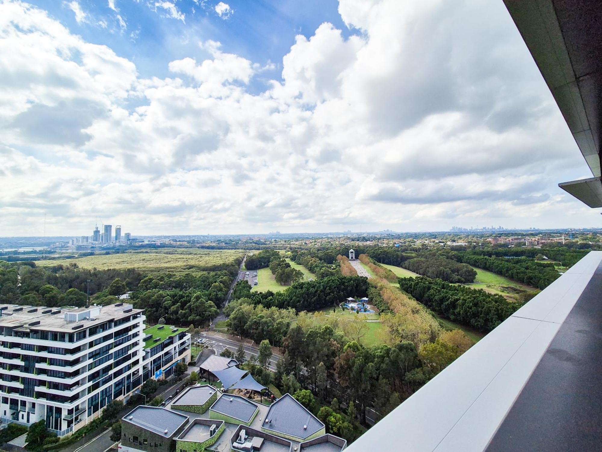 Hamptons Style 2br & Kid W View In Olympic Park Apartment *