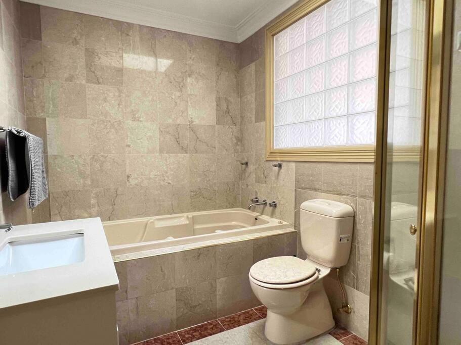 Cozy 4-bedroom Family House In Central Chatswood Sydney