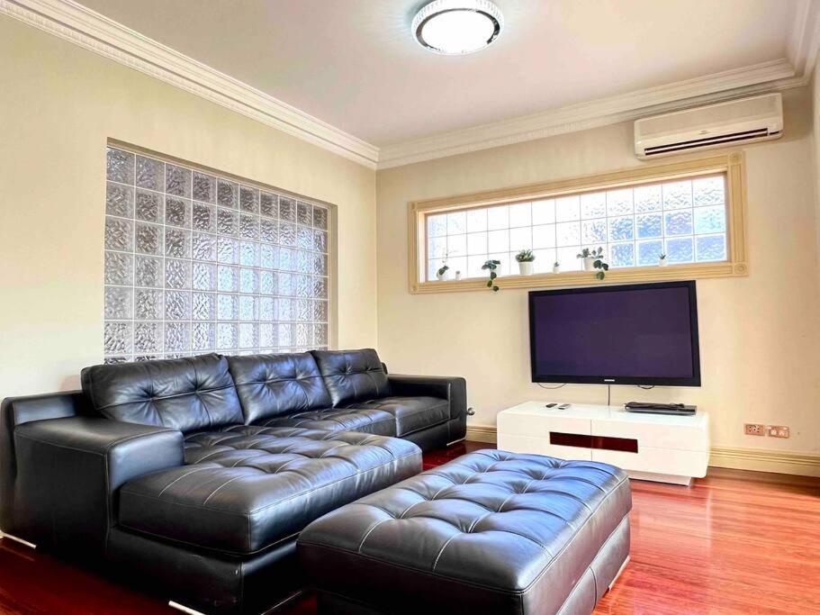 Villa Cozy 4-bedroom Family House In Central Chatswood *