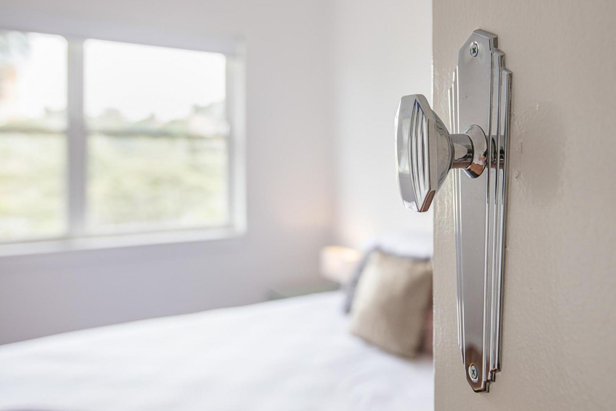 Art Deco 2-bed Close To City And Harbour Sydney
