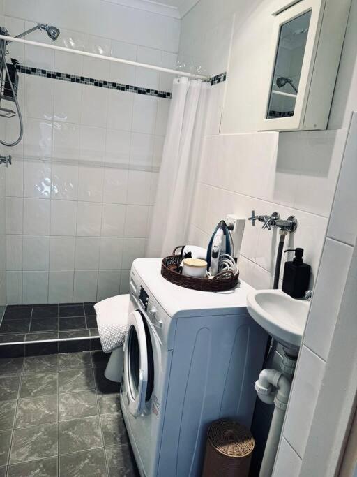 Charming Front Retreat Apartment Sydney