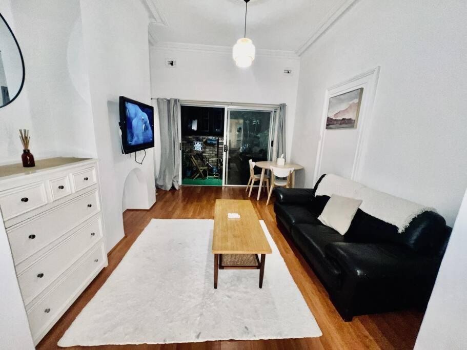 Charming Front Retreat Apartment