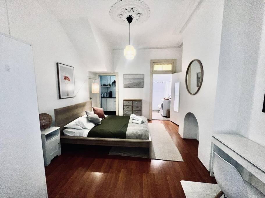 Apartment Charming Front Retreat Sydney
