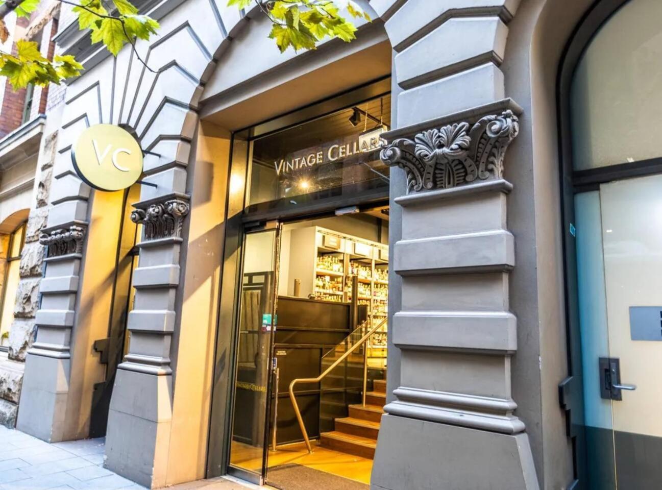Stylish 2 Bed In Cbd With Pool, Gym & Sauna Apartment *