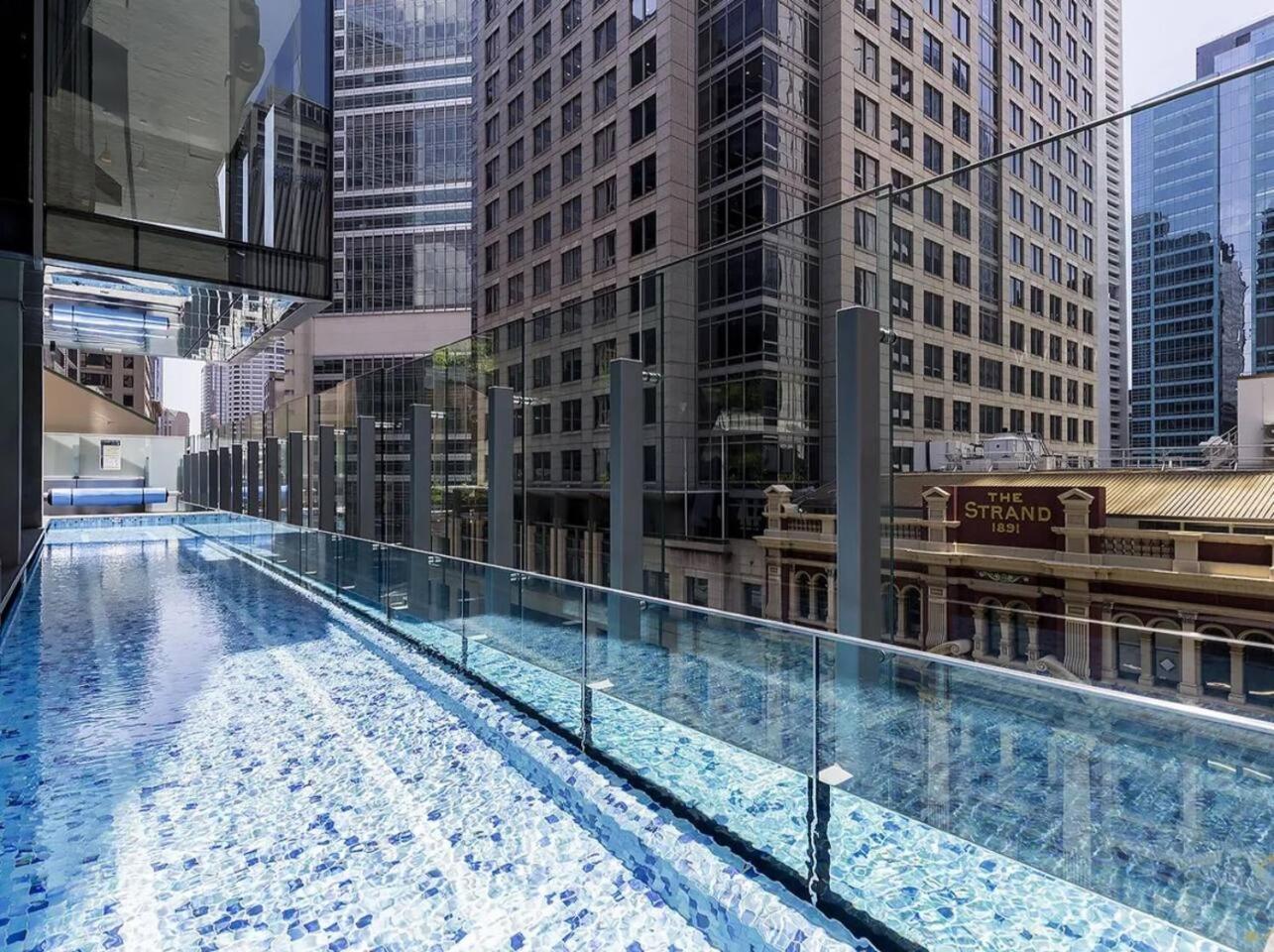 Stylish 2 Bed In Cbd With Pool, Gym & Sauna Apartment *