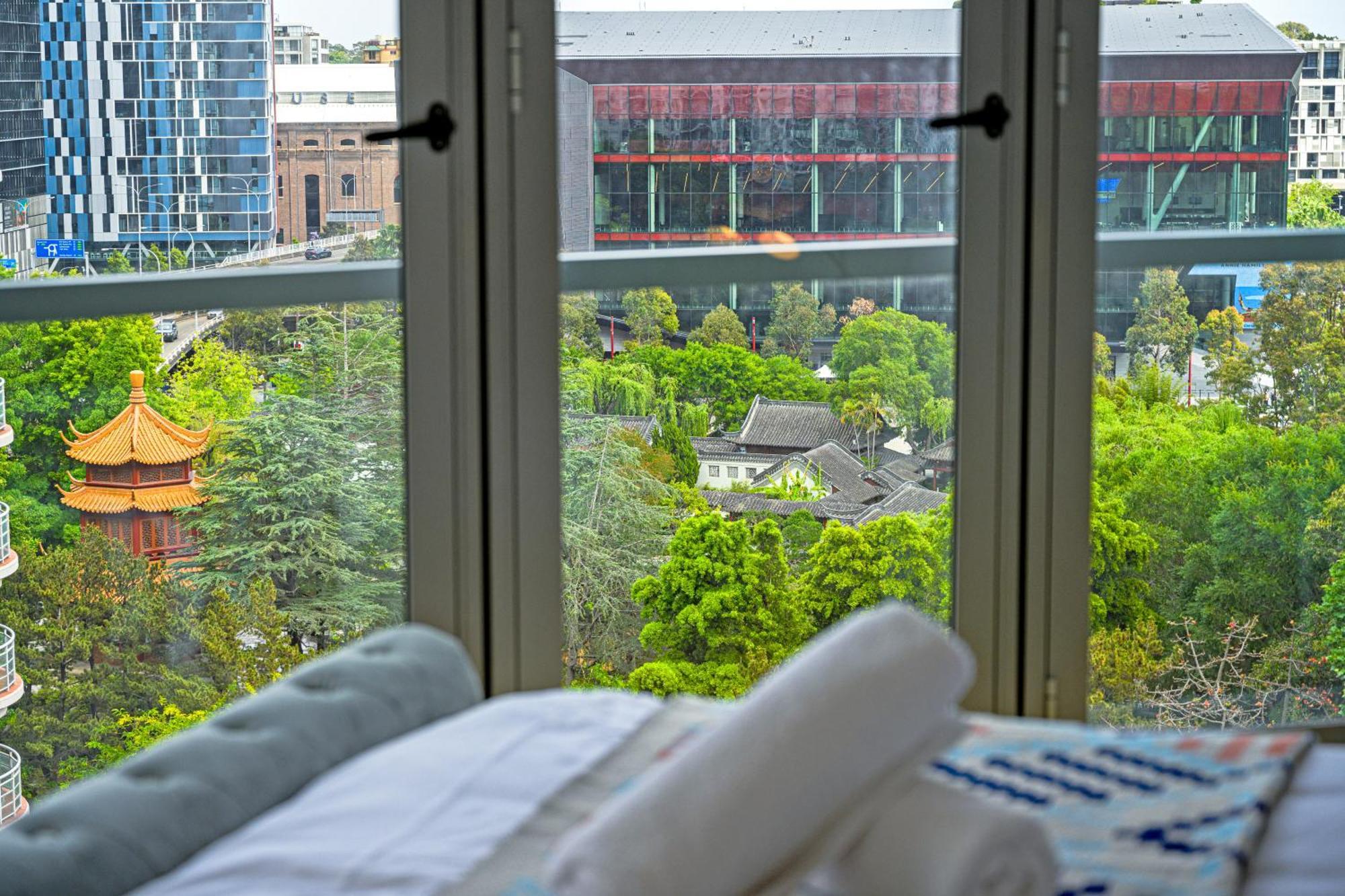 Haymarketdarling Harbourchina Town With Poolgym Apartment Sydney