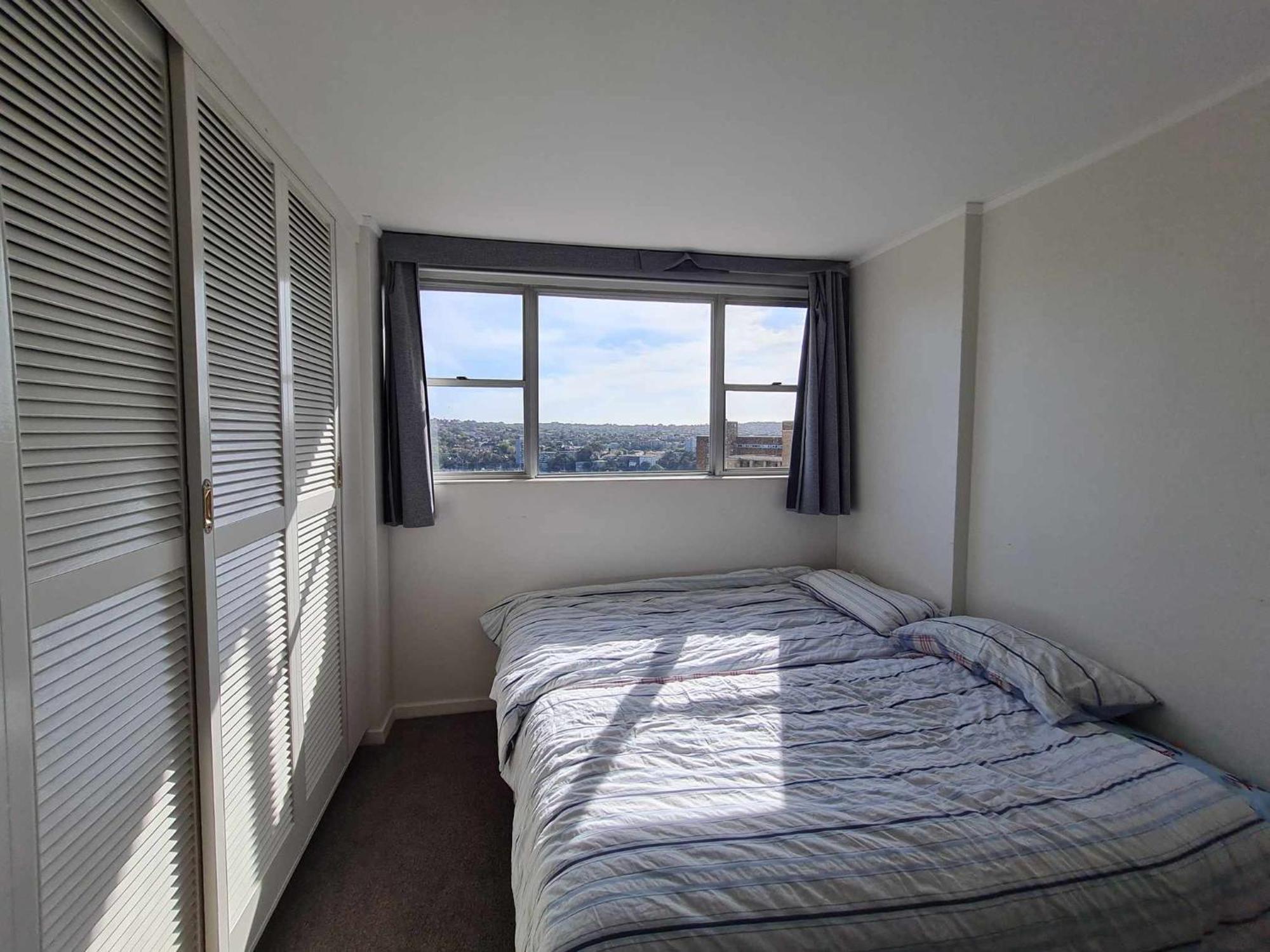Harbour Balcony Apartment *