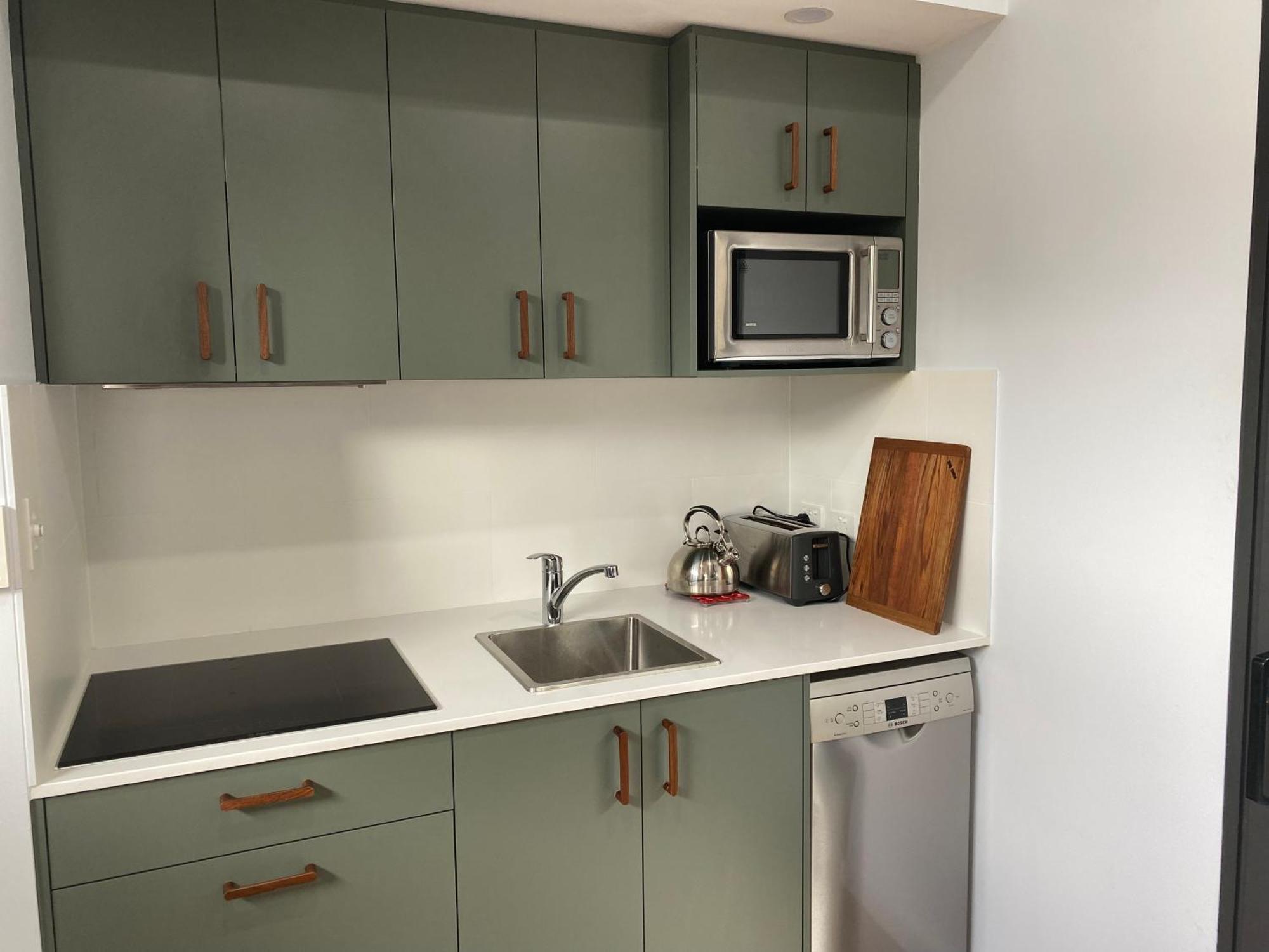 Bushland Setting Close To Cbd- Stand Alone Apartment