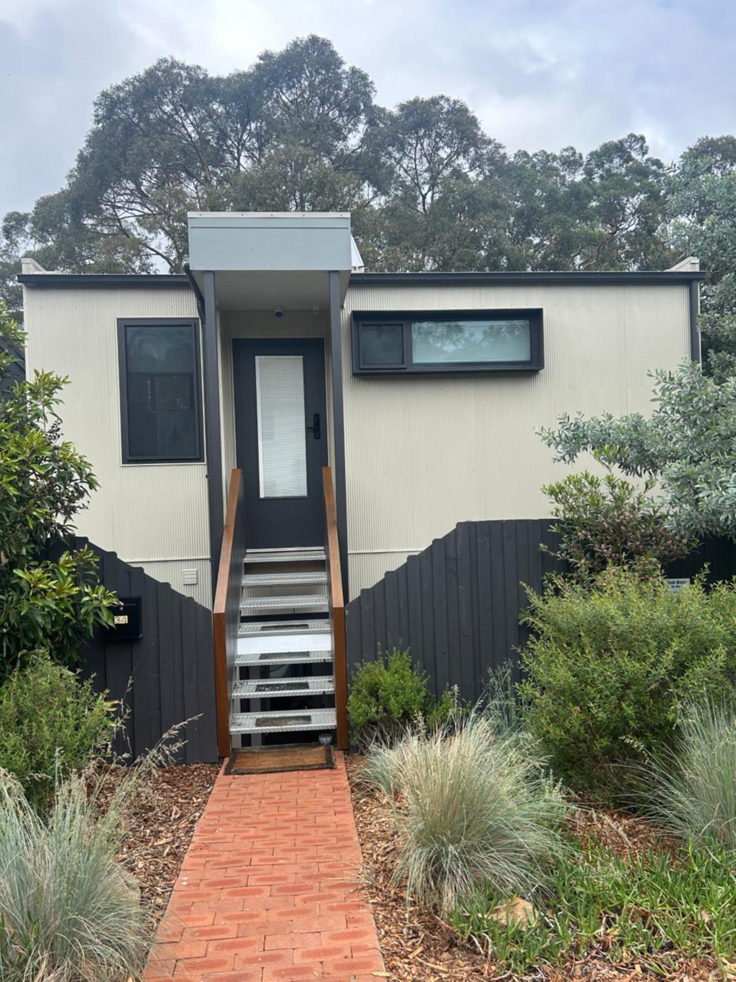 Bushland Setting Close To Cbd- Stand Alone Apartment Sydney