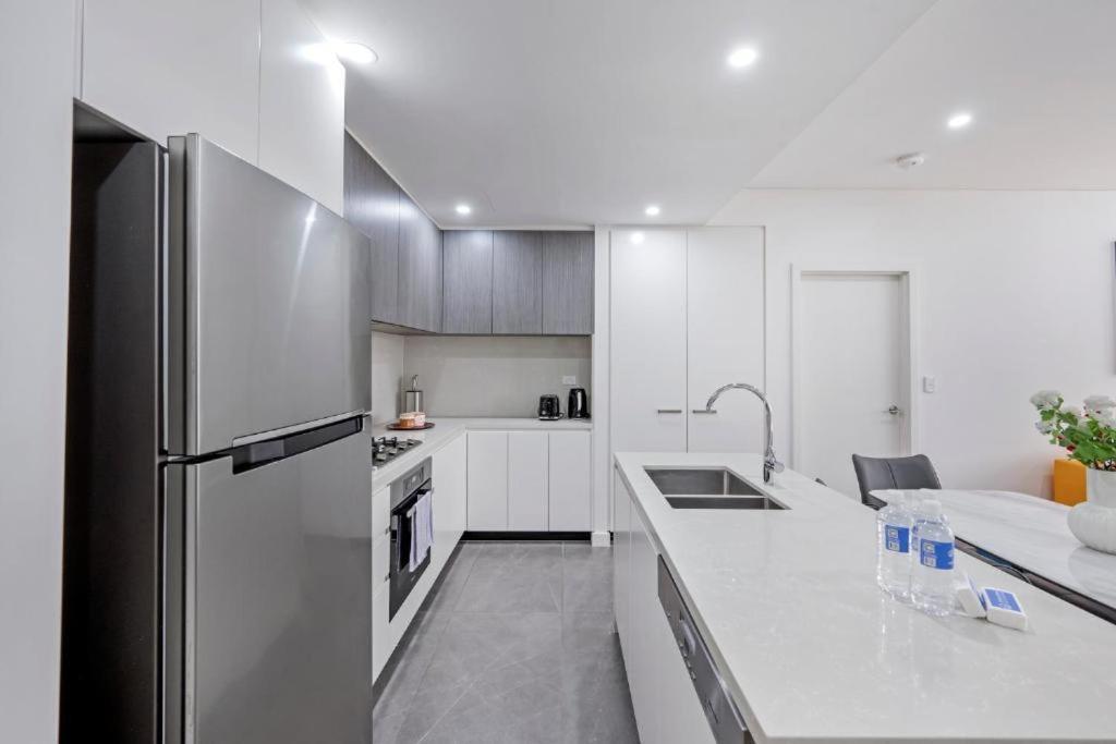Luxury Loft 3 Bed, 2 Bath, Sleeps 6, Pool, Bbq, No Parties Apartment