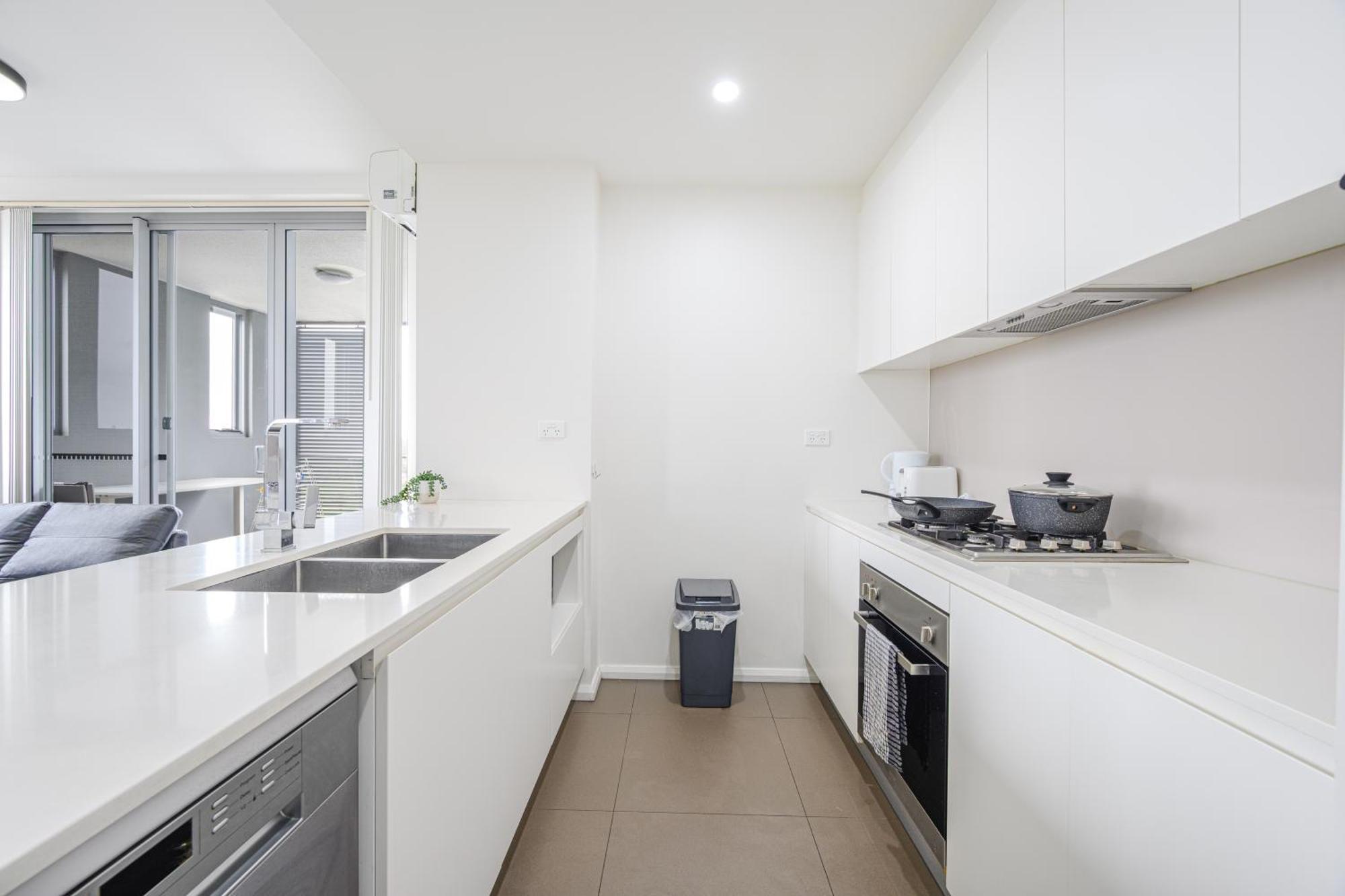 Canterbury Fashion 2br Steps To Train & Woolworths