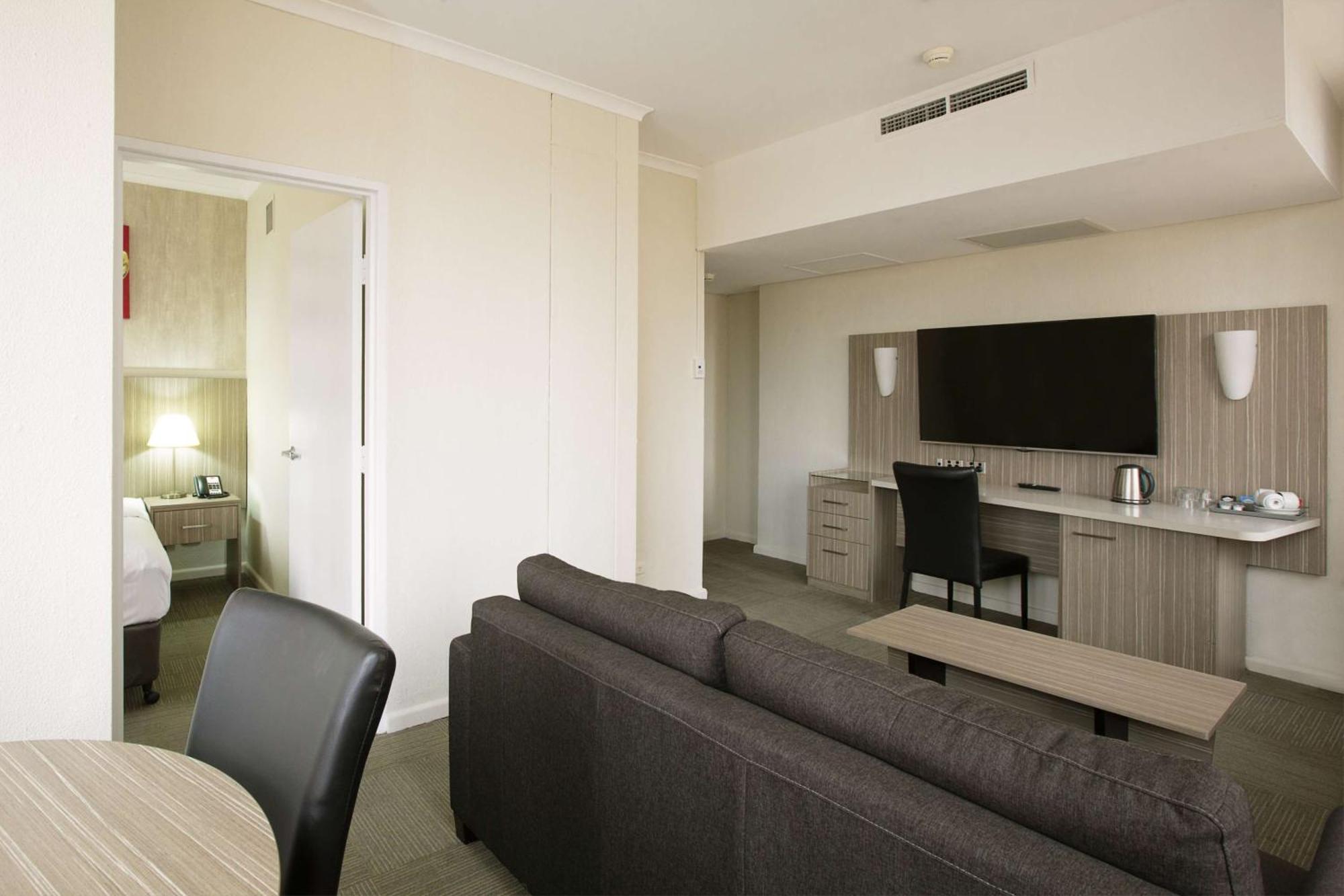 Metro Marlow Central Hotel 4*