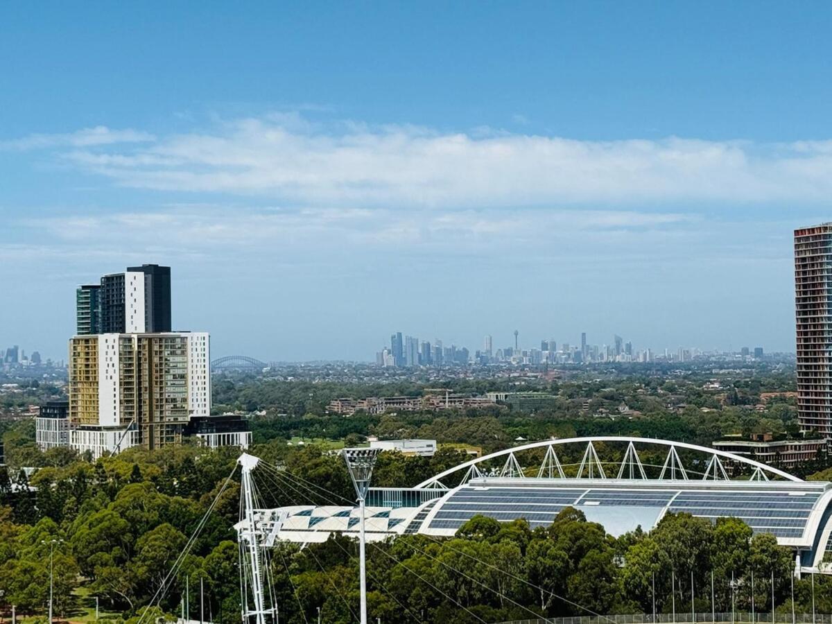 New Olympic Park 3beds -parking, Pool, Gym Apartment Sydney