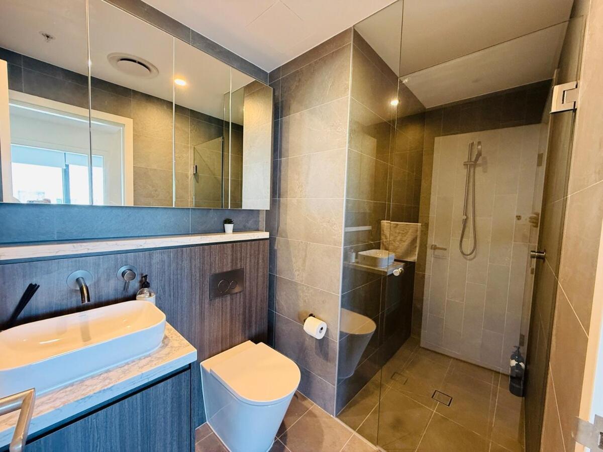 New Olympic Park 3beds -parking, Pool, Gym Apartment