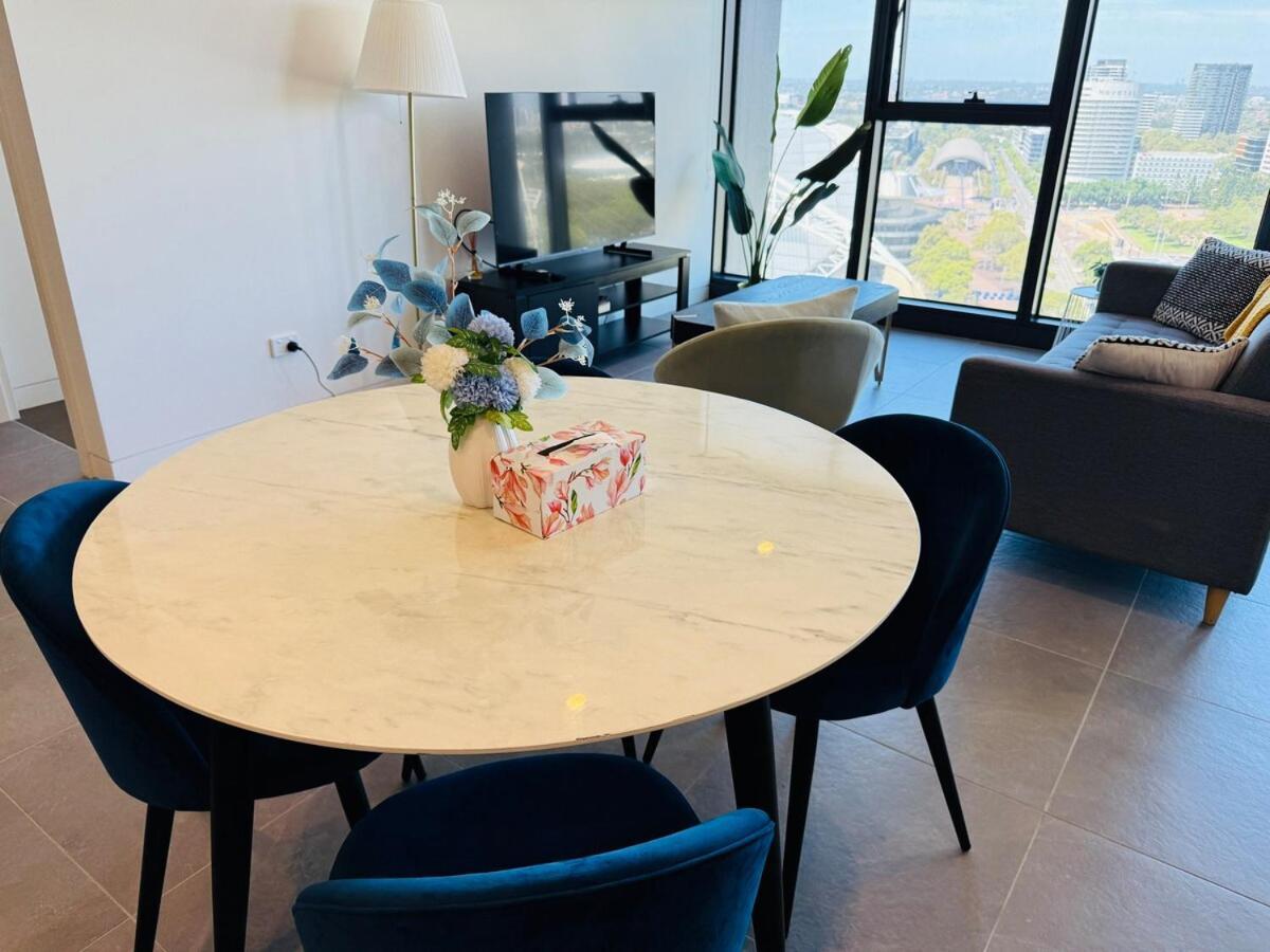 Apartment New Olympic Park 3beds -parking, Pool, Gym *