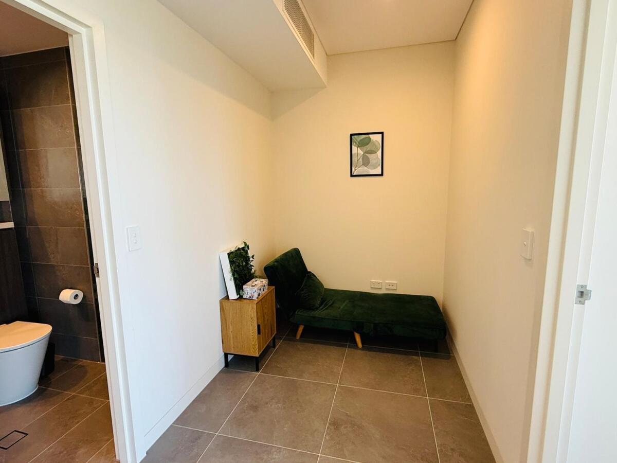 New Olympic Park 3beds -parking, Pool, Gym *