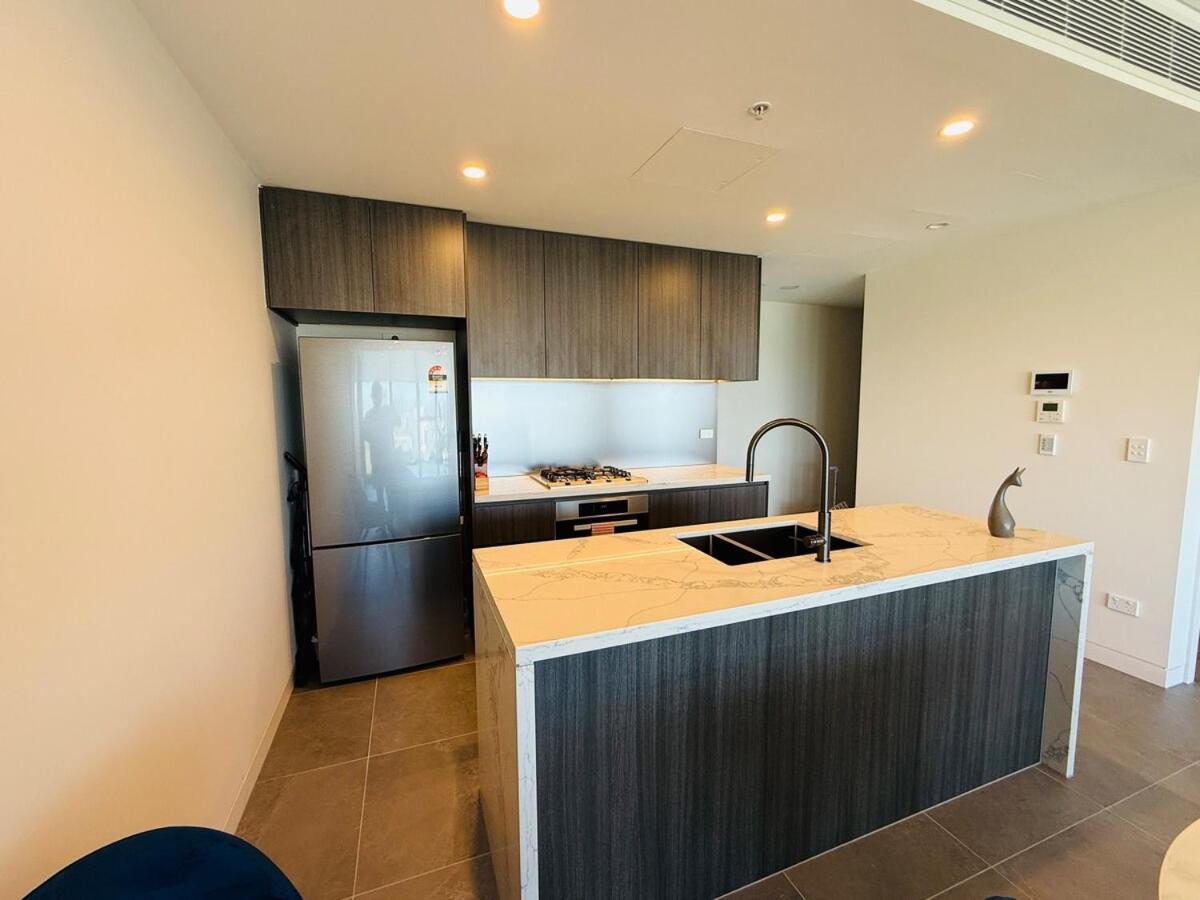 New Olympic Park 3beds -parking, Pool, Gym Apartment