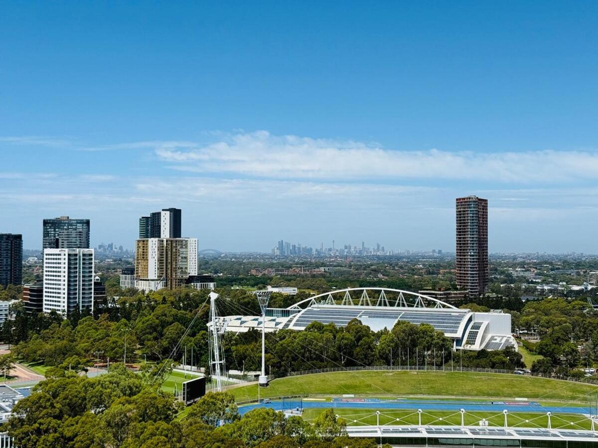 New Olympic Park 3beds -parking, Pool, Gym Apartment *