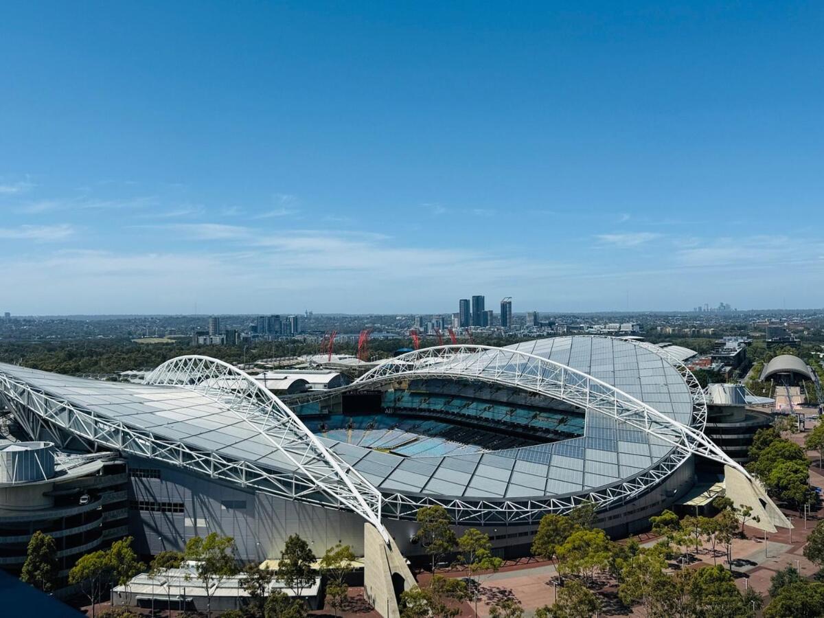 New Olympic Park 3beds -parking, Pool, Gym Sydney