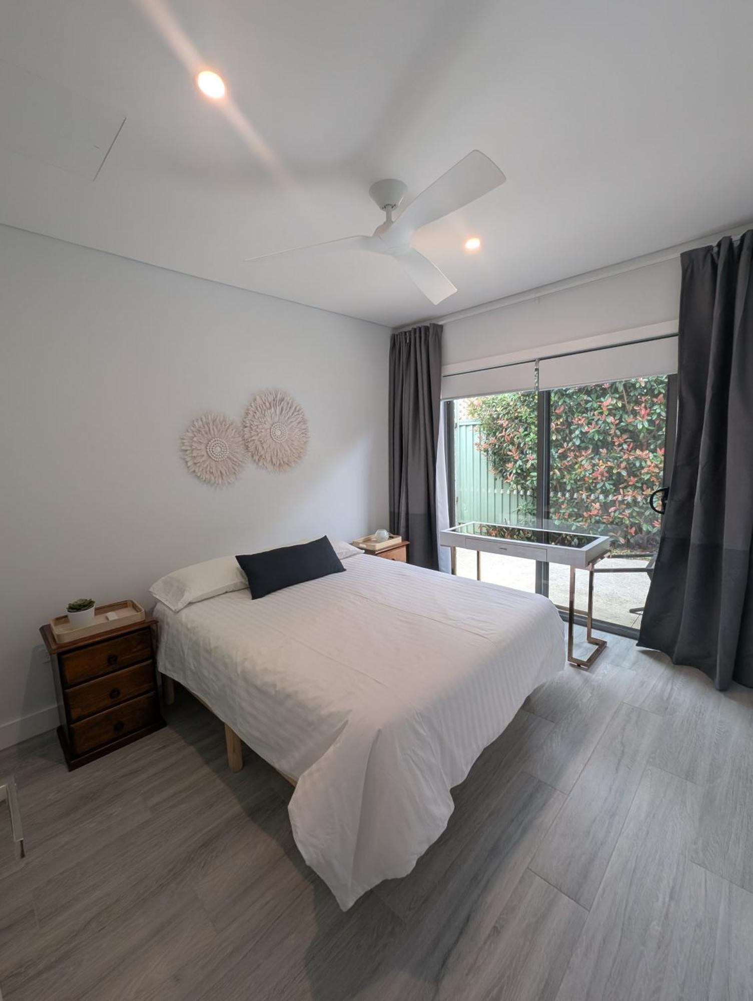 2 Bedroom With Garden Views In Guest house Sydney
