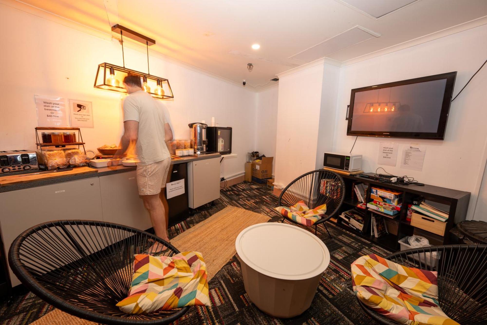 Urban Nomad Potts Point - 18 To 39 Only *