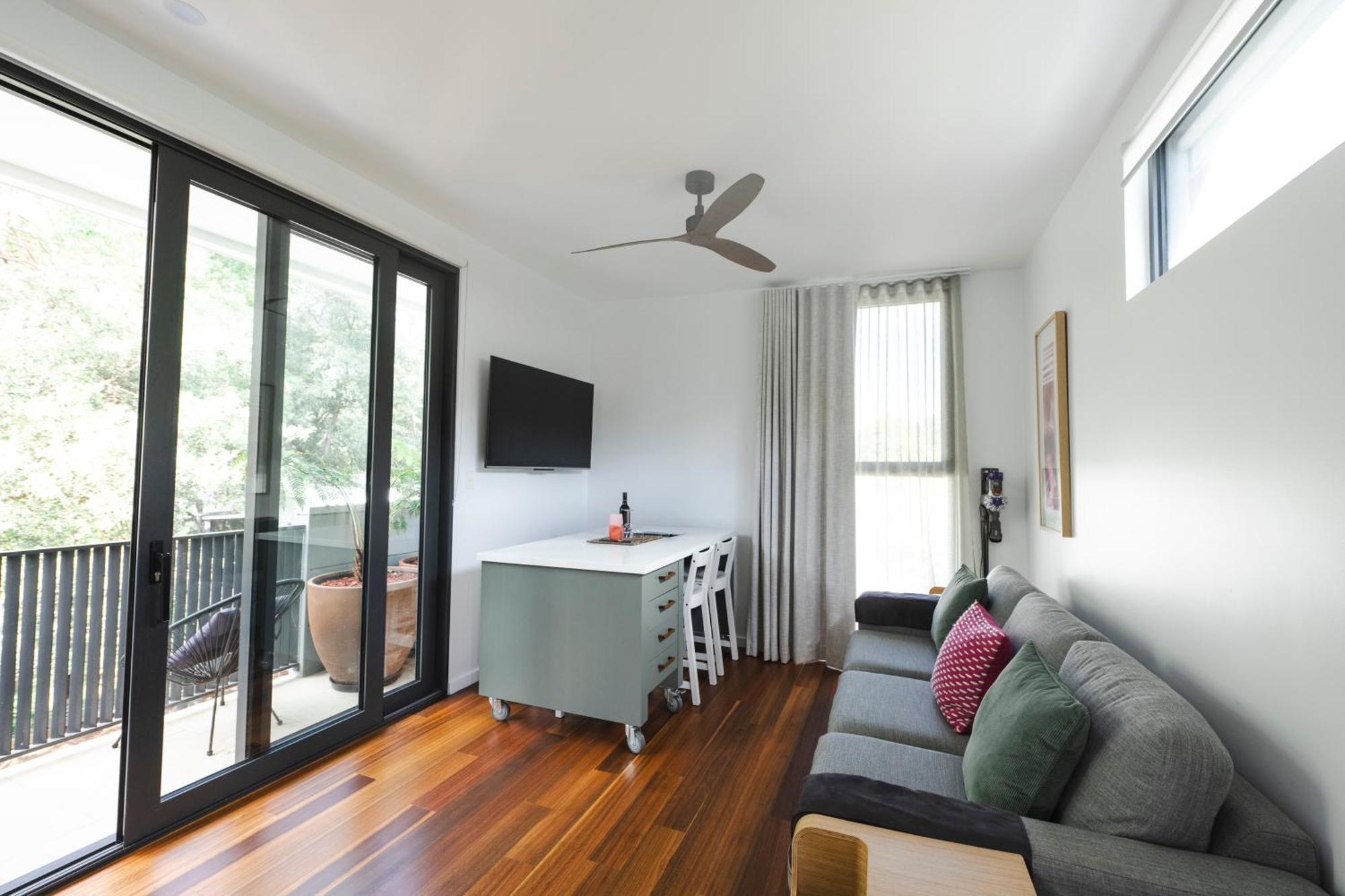 Bushland Setting Close To Cbd- Stand Alone Apartment Sydney