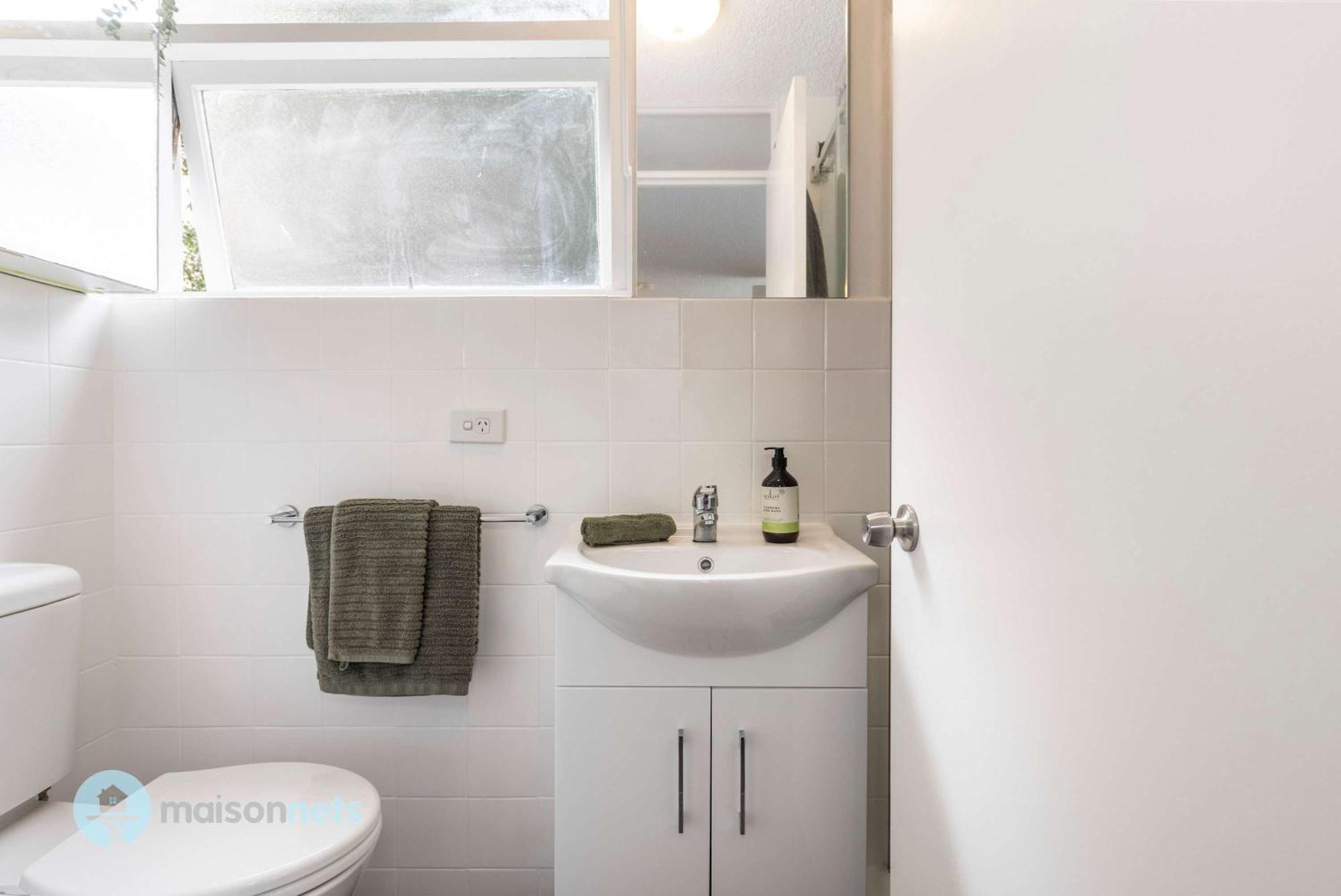 Absolute Waterfront Elizabeth Bay Views & Pool Apartment *