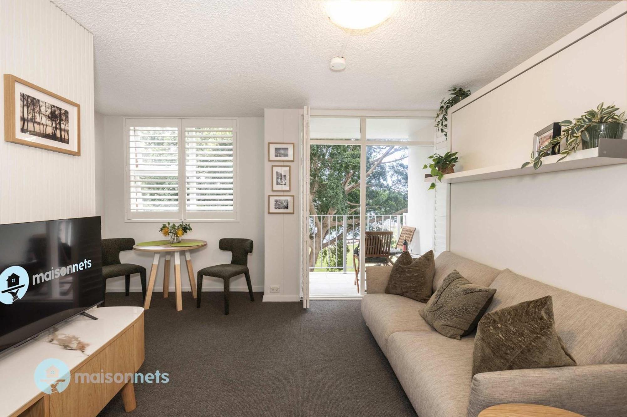 Absolute Waterfront Elizabeth Bay Views & Pool Apartment Sydney
