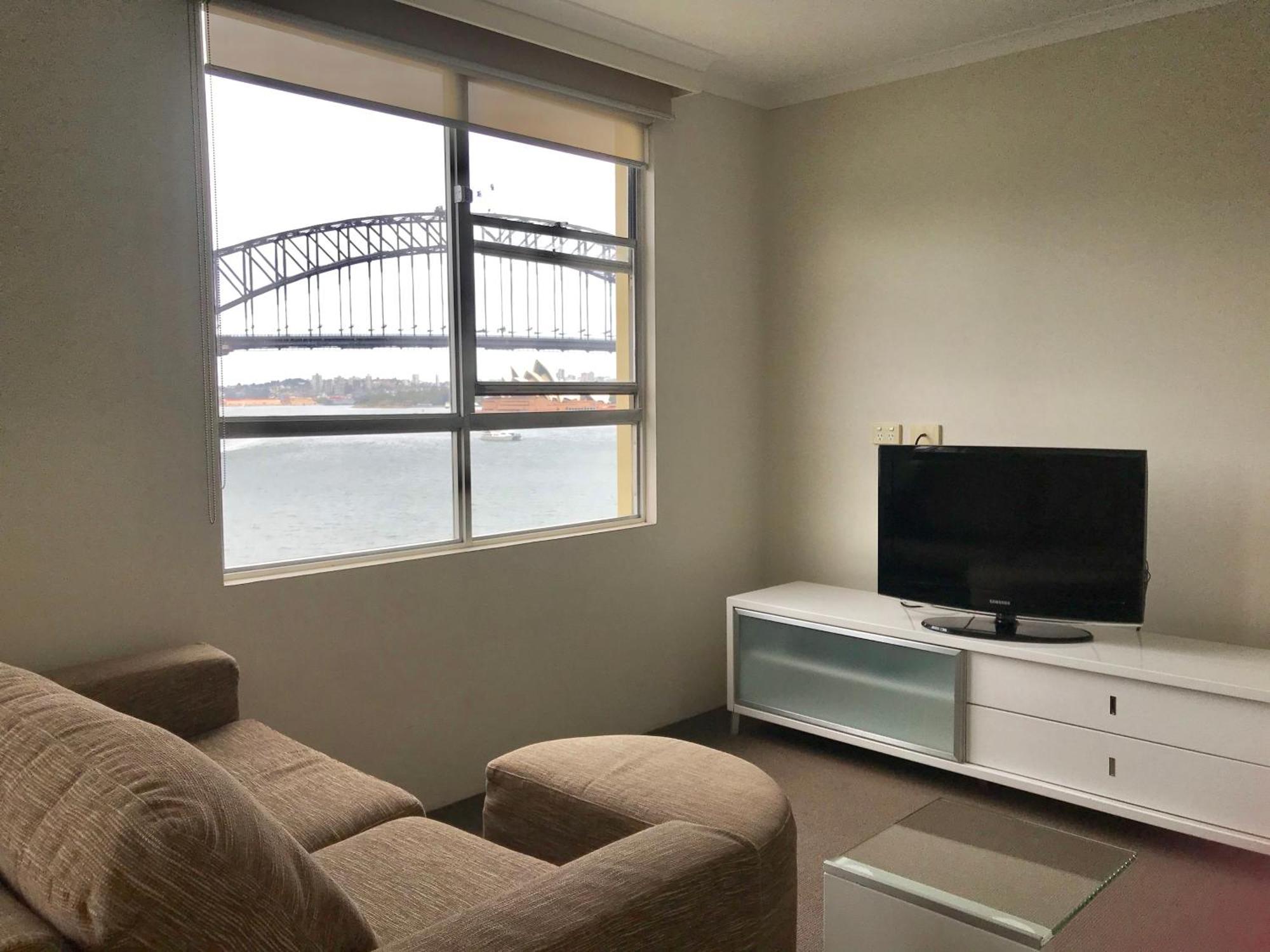 Harbor Bridge And Opera House View Apartment Sydney