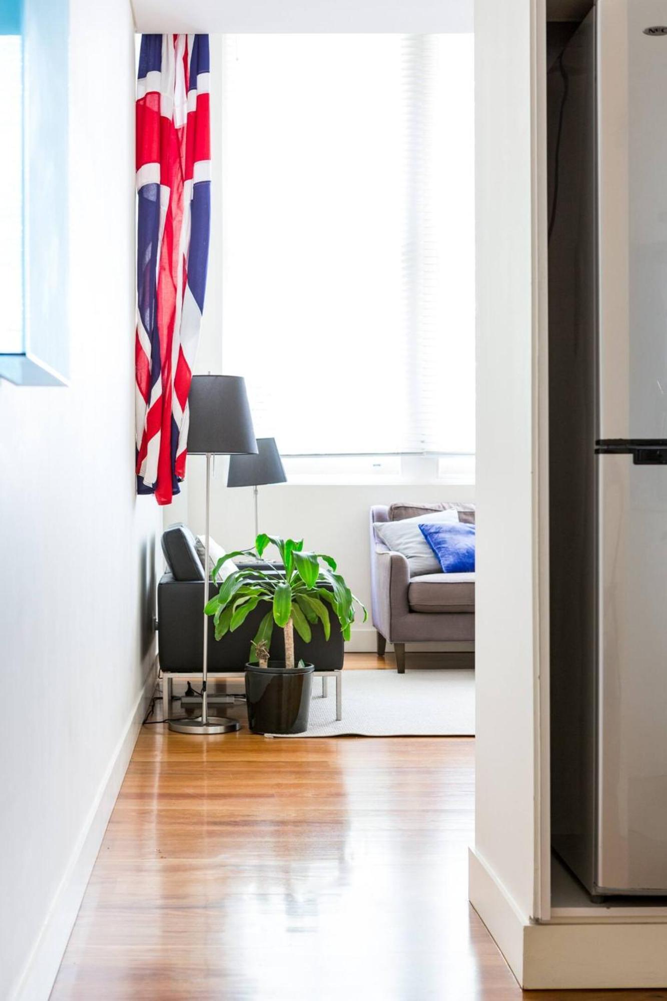 Oversized Designer Warehouse In Surry Hills Apartment