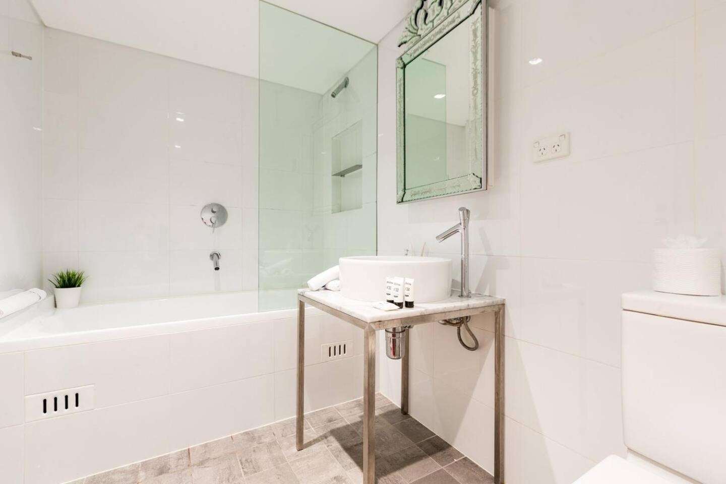 Apartment Oversized Designer Warehouse In Surry Hills