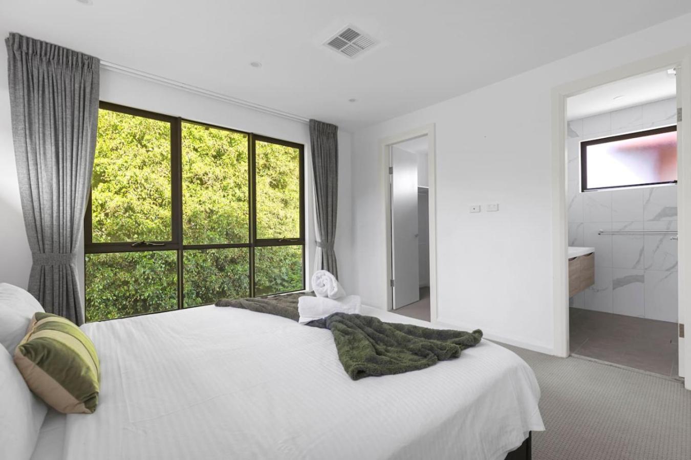 4 Bdr Federation Style Holiday home