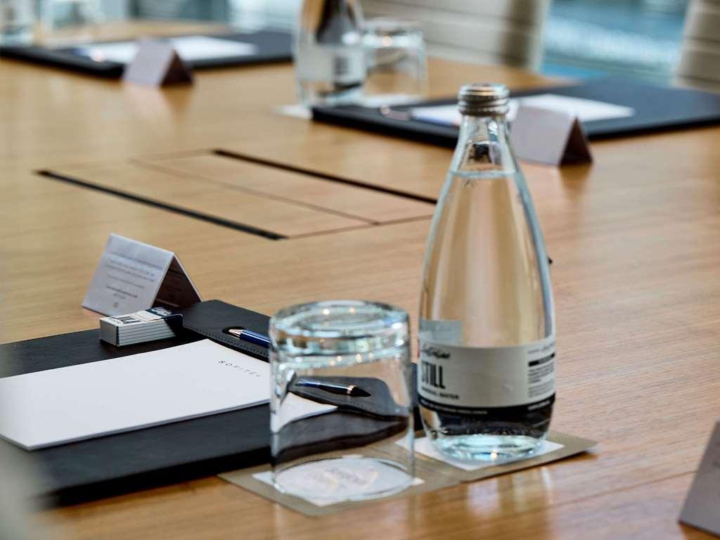 Sofitel Darling Harbour Hotel 5*