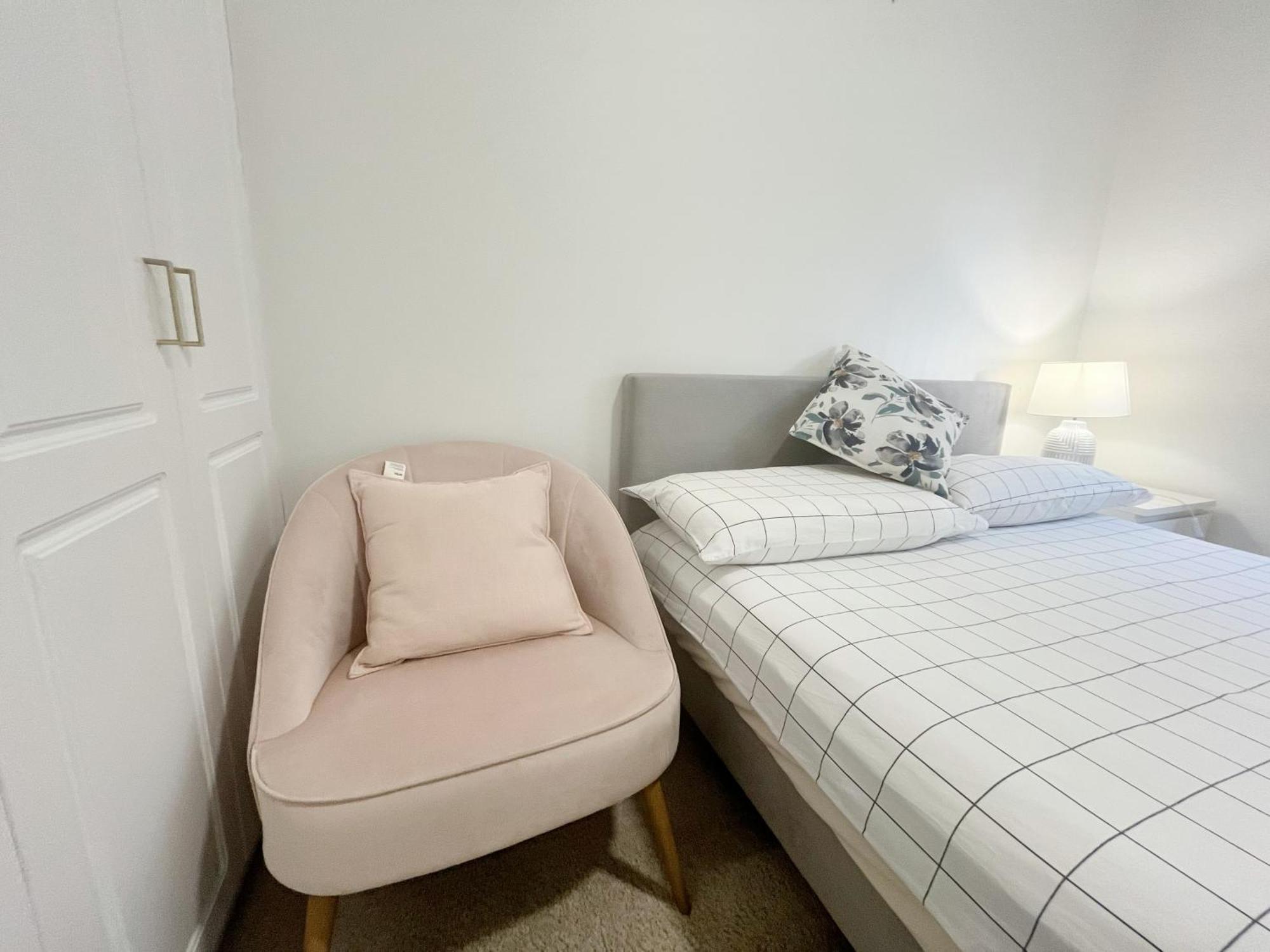 Small B Of South Bay And Airport Homestay