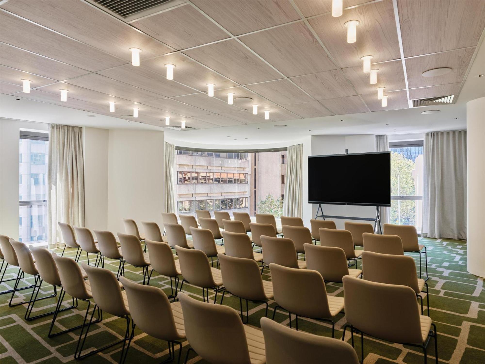 Adina Town Hall 4* Sydney