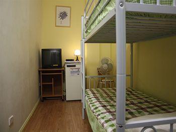 Summer House - Formerly Backpackers Hostel *