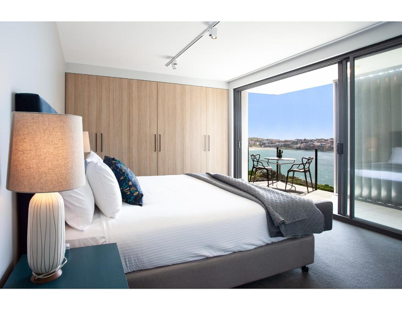 Stylish With Views Over Bondi Apartment *