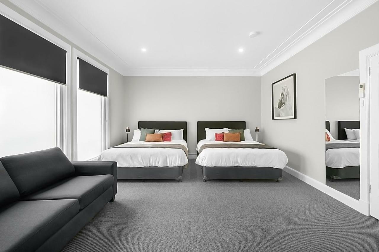 Horse And Jockey Homebush Hotel 2*
