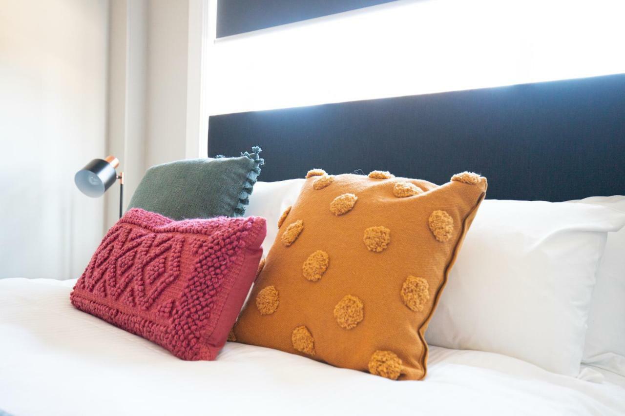 Horse And Jockey Homebush Hotel