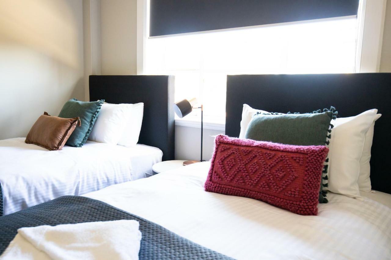 Horse And Jockey Homebush Hotel