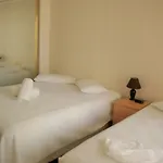 Accommodation Sydney - Kent Street Sydney Cbd Top Floor 2 Bedroom Apartment With Balcony