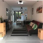 Converted Garage On Foss - King Bed