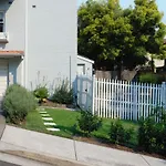 Garden Apartment - Short Walk To Harbour Bridge