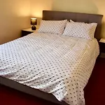 Comfortable 3 Bedroom Apartment In Trendy Haberfield