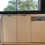 Sun-Drenched 1 Bed Studio Apartment In Newtown