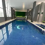 Luxury Holiday Apartment With Indoor Pool, Spa, Sauna, Gym, Netflix, Free Private Parking
