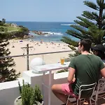 Lovely Modern Coogee Apartment