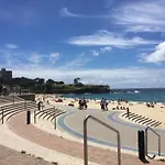 Lovely Modern Coogee Apartment